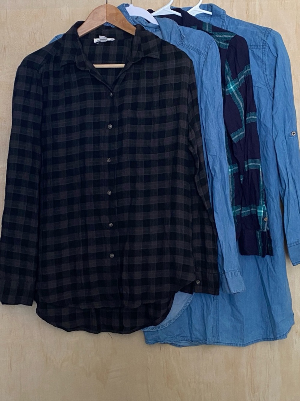 Bundle | Women’s Black and Dark Green Plaid Button-Down Shirt size M